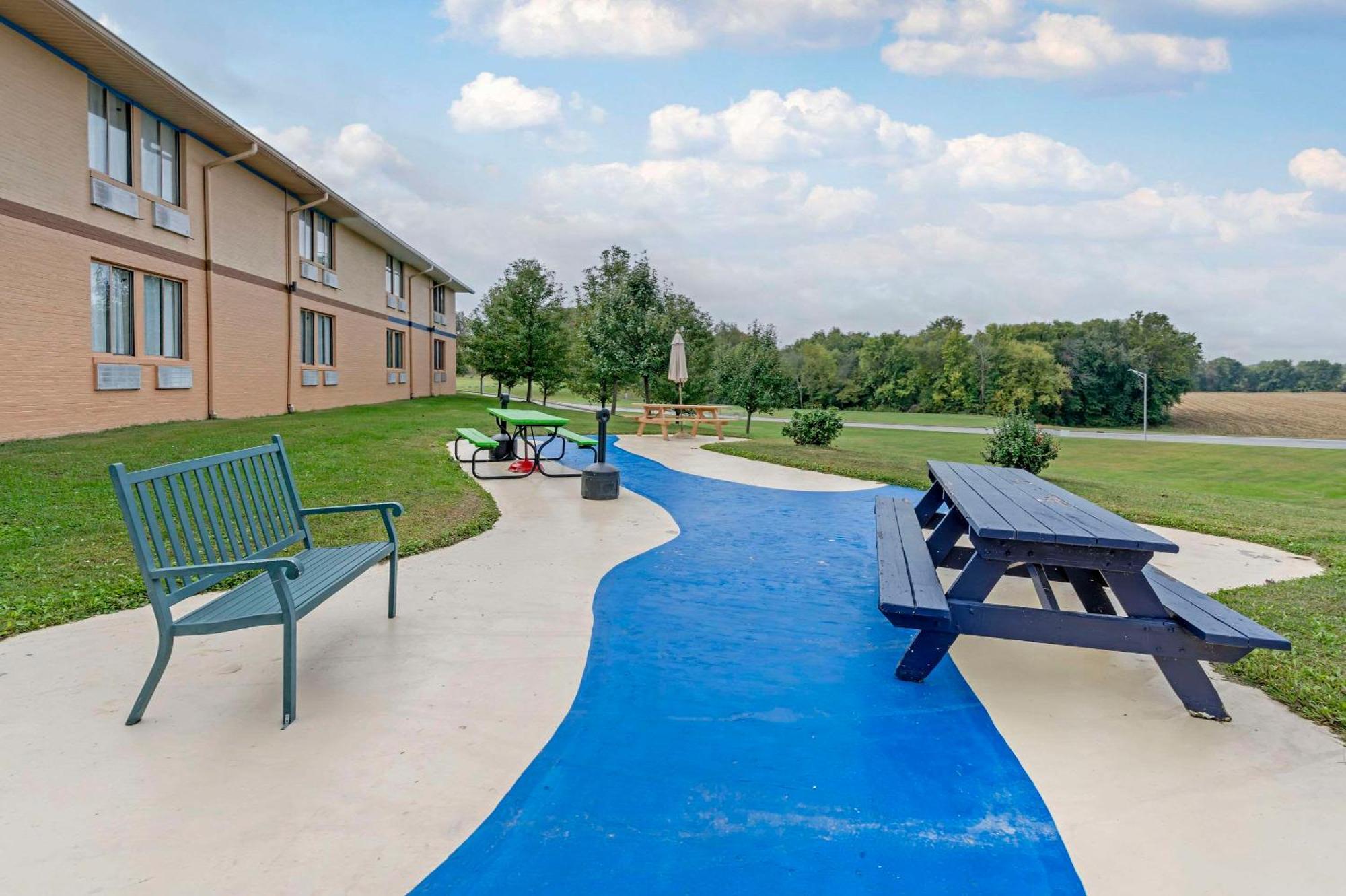 Clarion Pointe Hotel Jasper Exterior photo